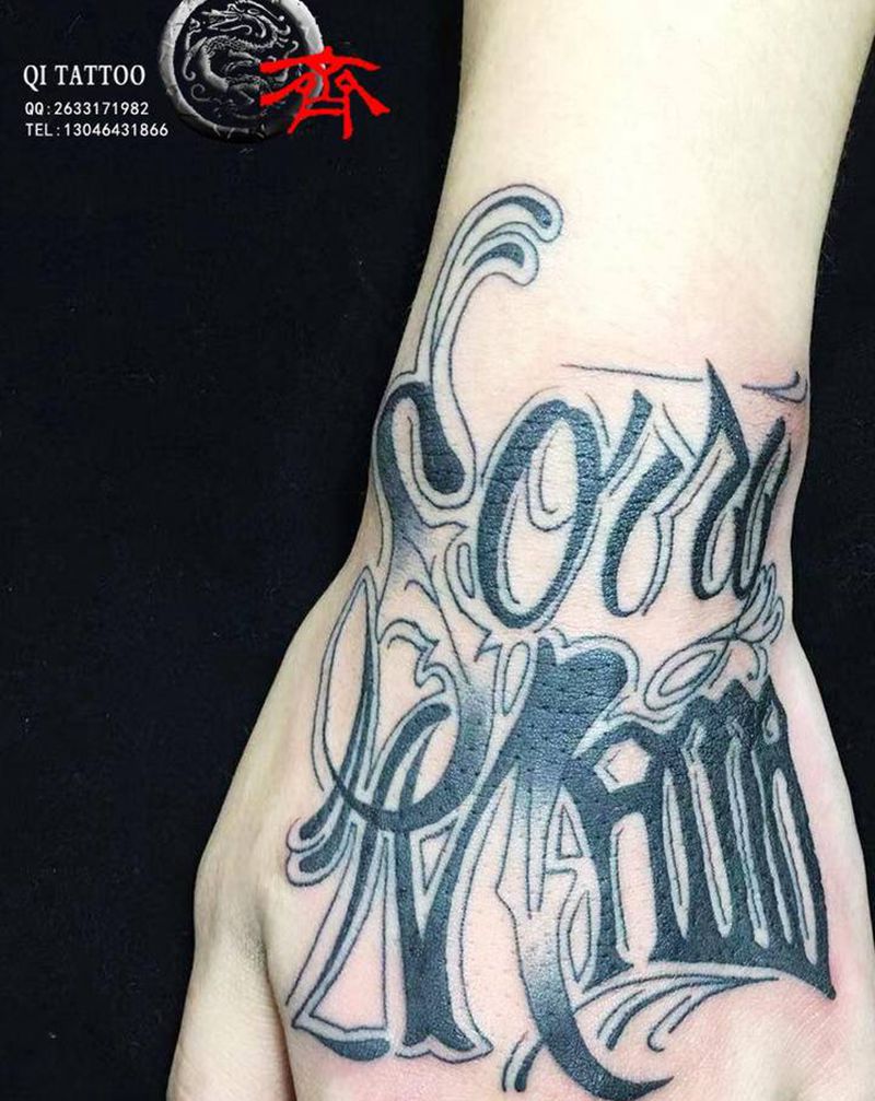 花式英文纹身图片_手部花体字纹身图案
