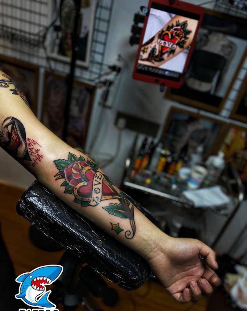 old school纹身图片_手部Old School纹身图案