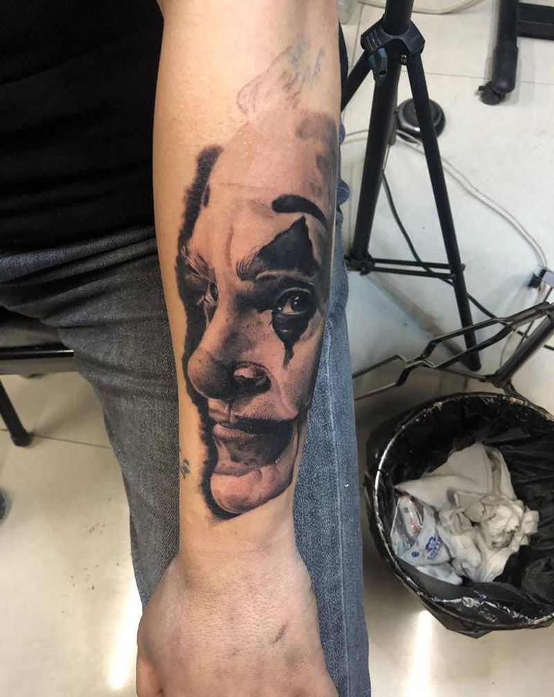 小丑纹身图片_手臂纹身图案