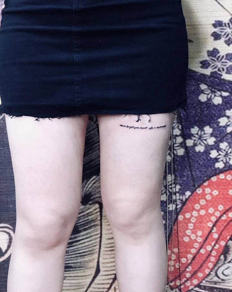 插个小字纹身图片_腿部纹身图案