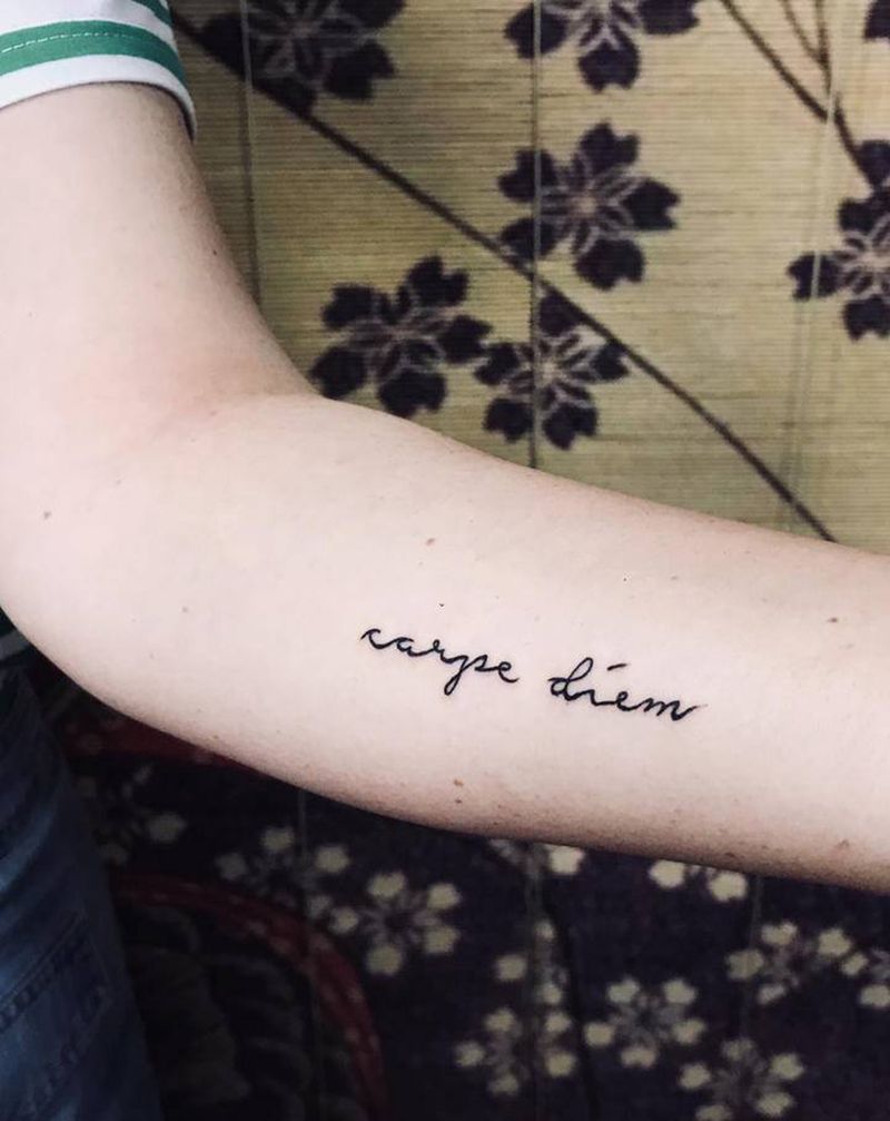 及时行乐纹身图片_手臂纹身图案