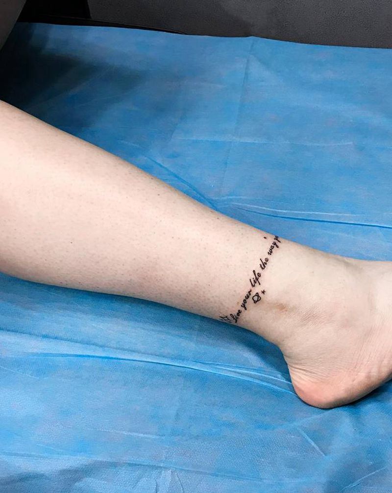 脚环字母纹身图片_脚部腿部纹身图案