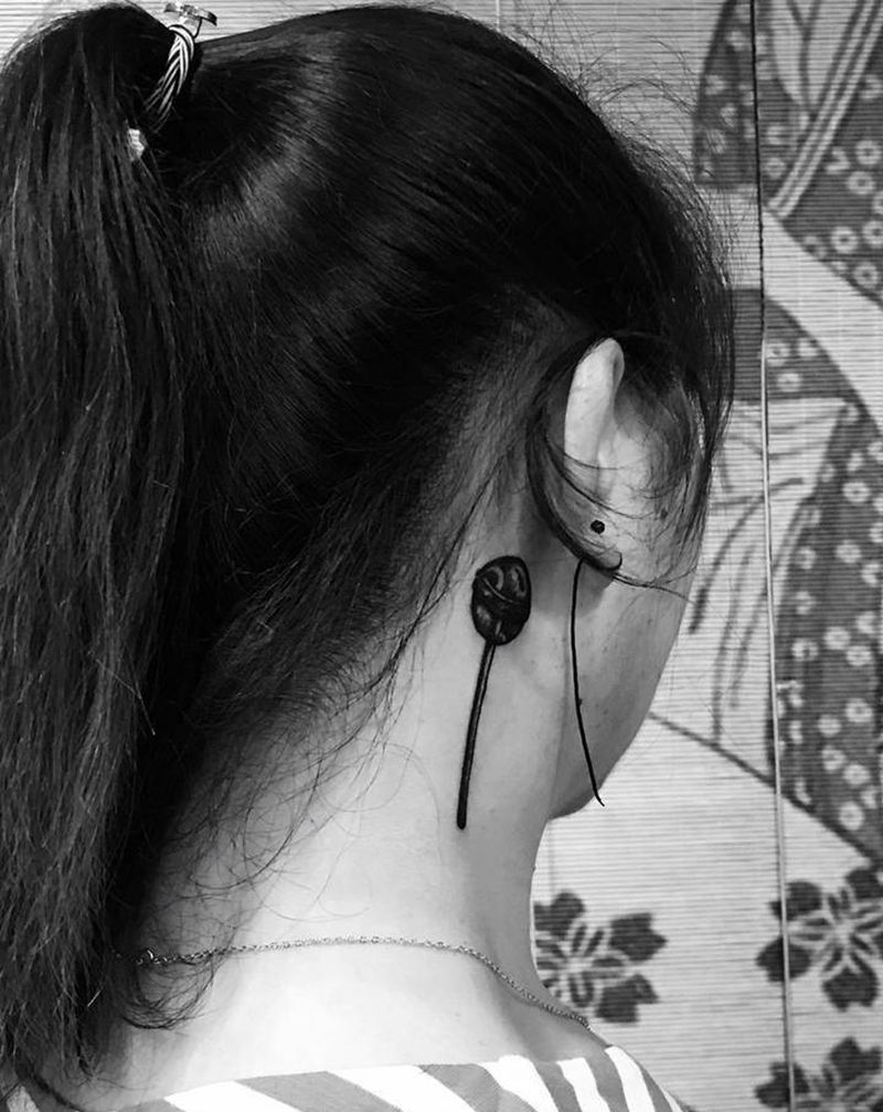 棒糖纹身图片_颈部棒棒糖纹身图案