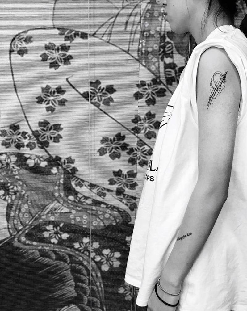 圈点线纹身图片_手臂几何纹身图案