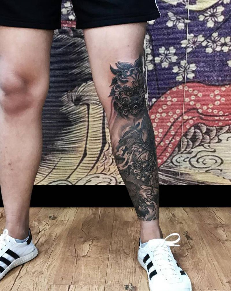 龙盘唐狮包小腿结束纹身图片_腿部新传统龙唐狮荷花纹身图案