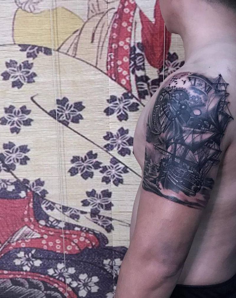一记遮盖纹身图片_手臂欧美写实钟表帆船纹身图案