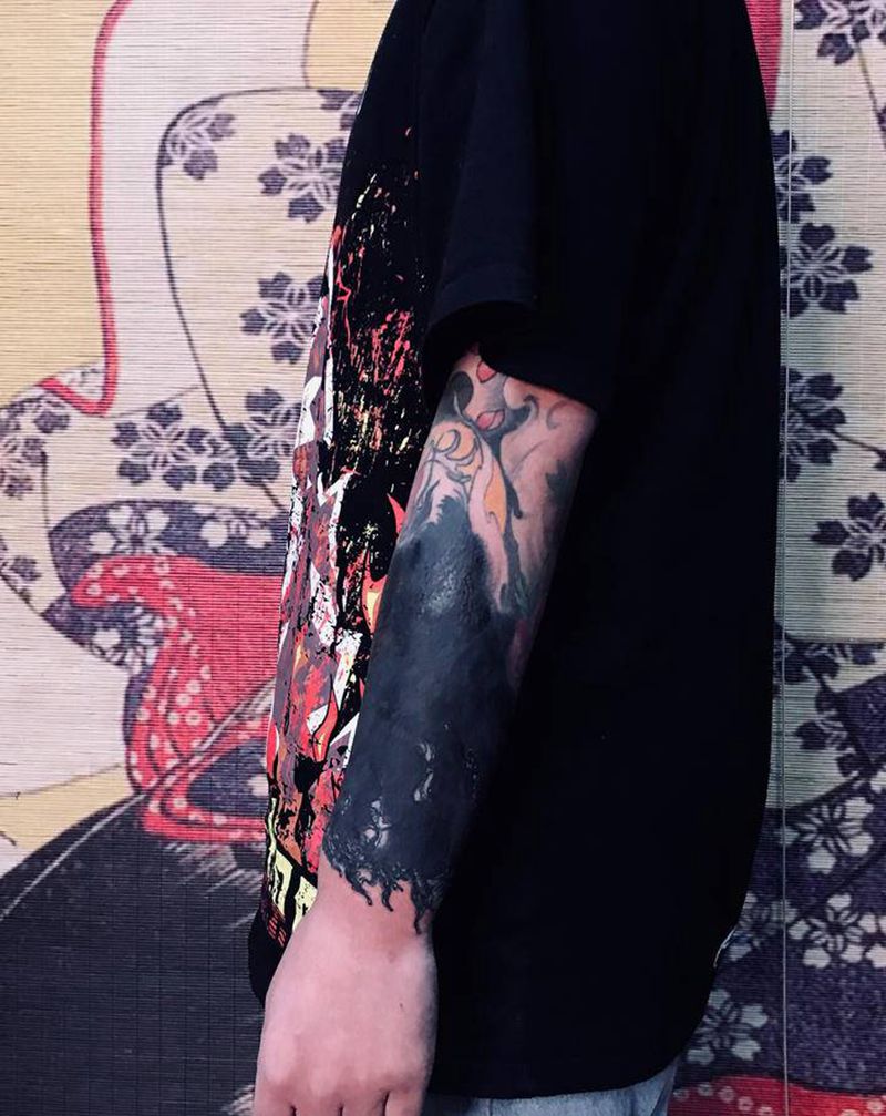 黑臂第一回合纹身图片_手臂黑臂纹身图案