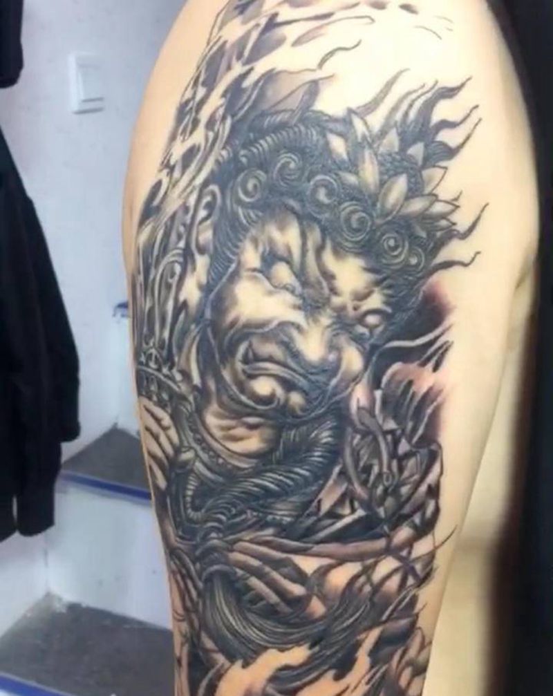 不动明王纹身图片_手臂新传统纹身图案