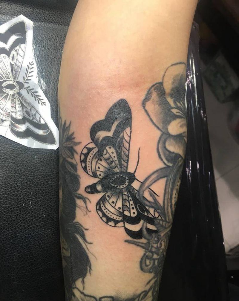 飞蛾纹身图片_手臂Old School纹身图案