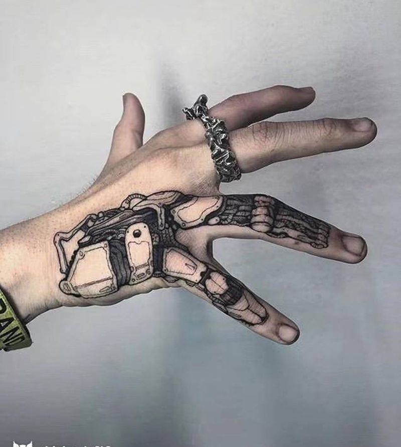 另类纹身图片_腹部手部图腾纹身图案