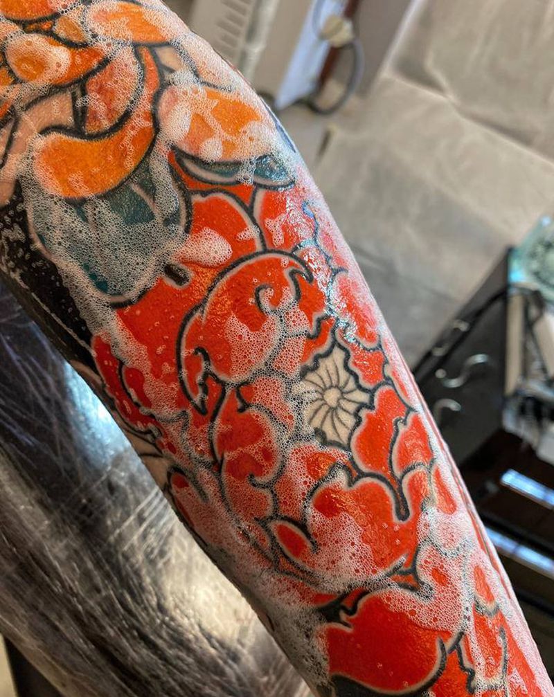 花臂（未完）纹身图片_肩部手臂老传统Old School牡丹菊花老传统花臂纹身图案