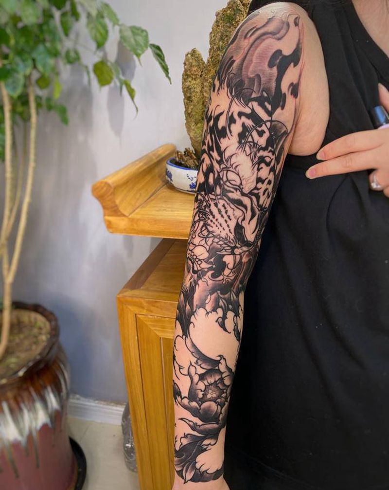 彩色老虎花臂（未完）纹身图片_肩部手臂新传统New School老虎牡丹火苗纹身图案