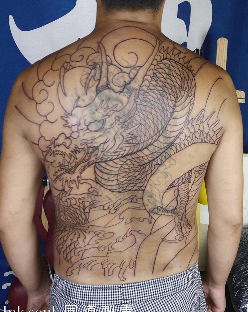 老传统纹身图片_背部老传统纹身图案