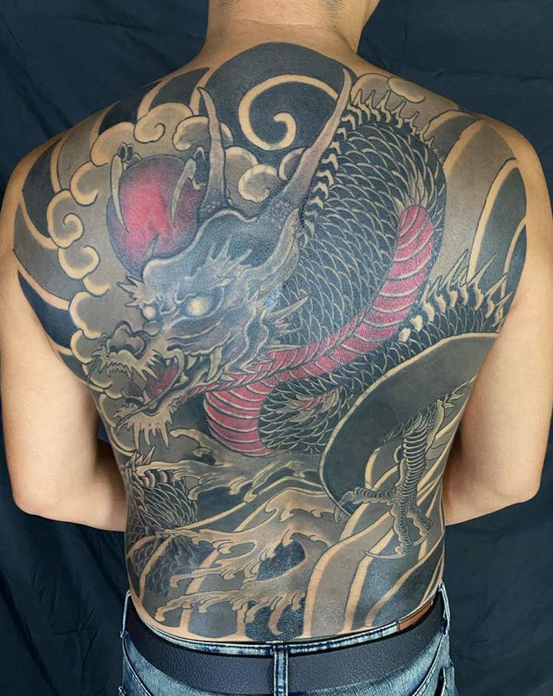 老传统纹身图片_背部老传统纹身图案