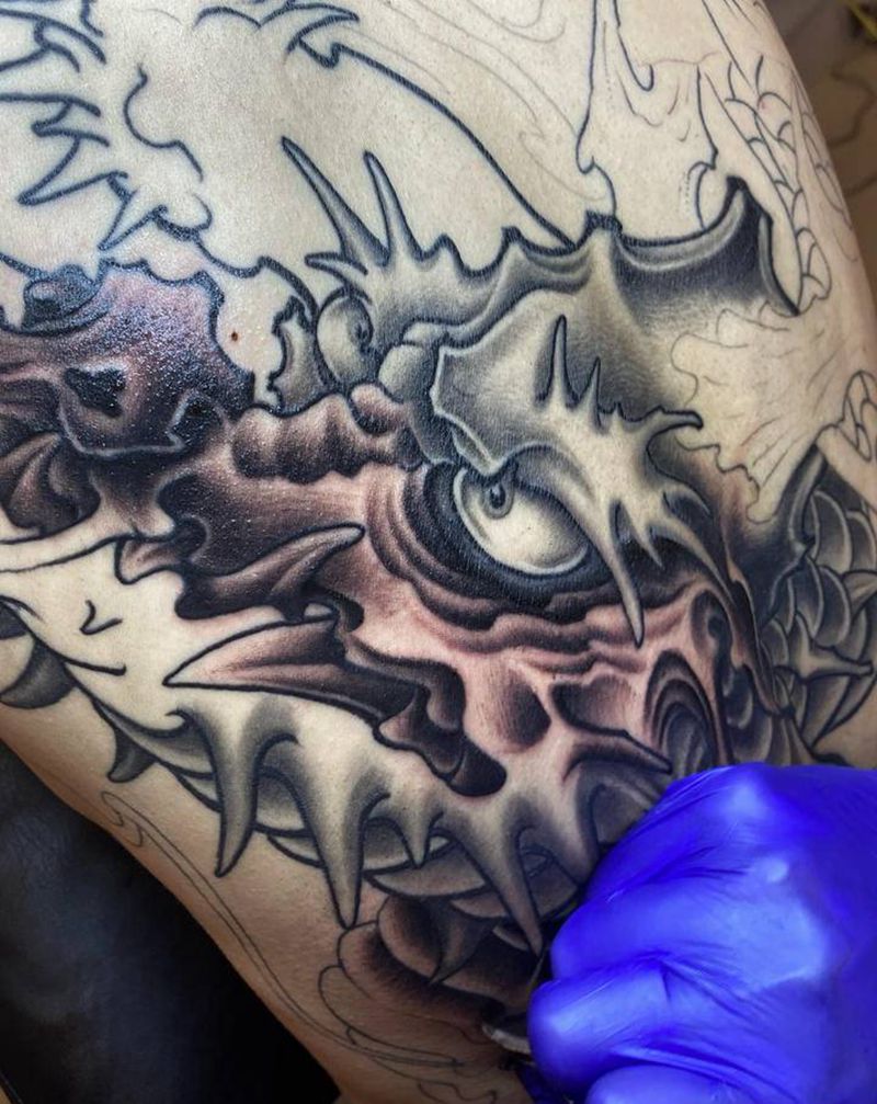 工作照纹身图片_肩部背部新传统龙满背龙工作照纹身图案