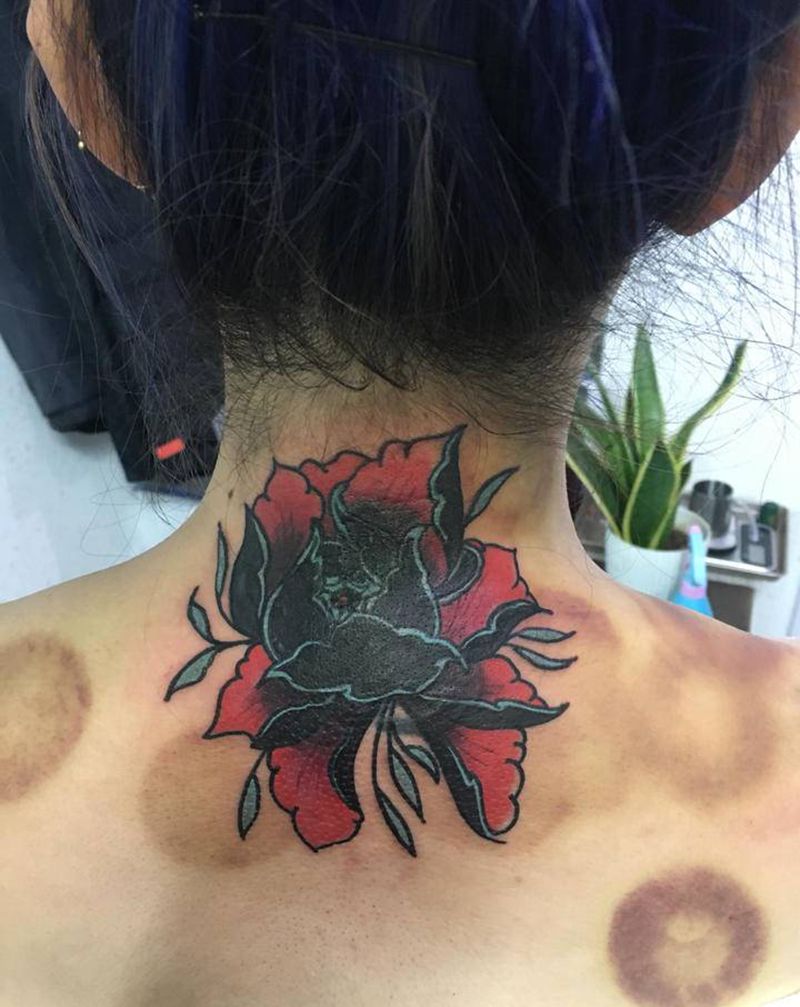 牡丹花纹身图片_颈部牡丹纹身图案