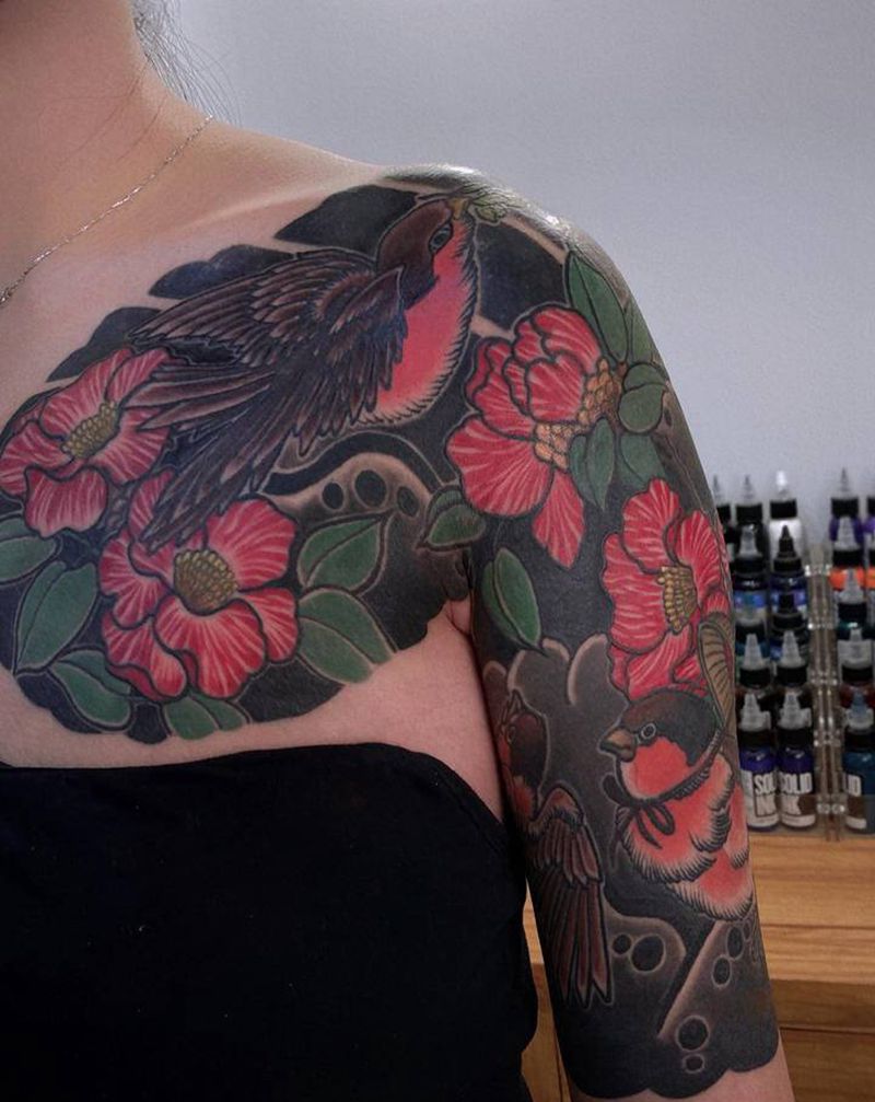 花鸟半甲纹身图片_手臂胸部老传统新传统椿花燕子女生半甲纹身图案