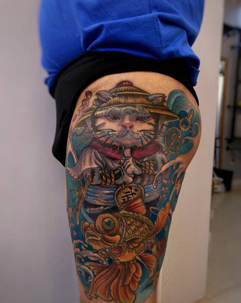 武士猫纹身图片_臀部腿部新传统New School武士猫金鱼纹身图案