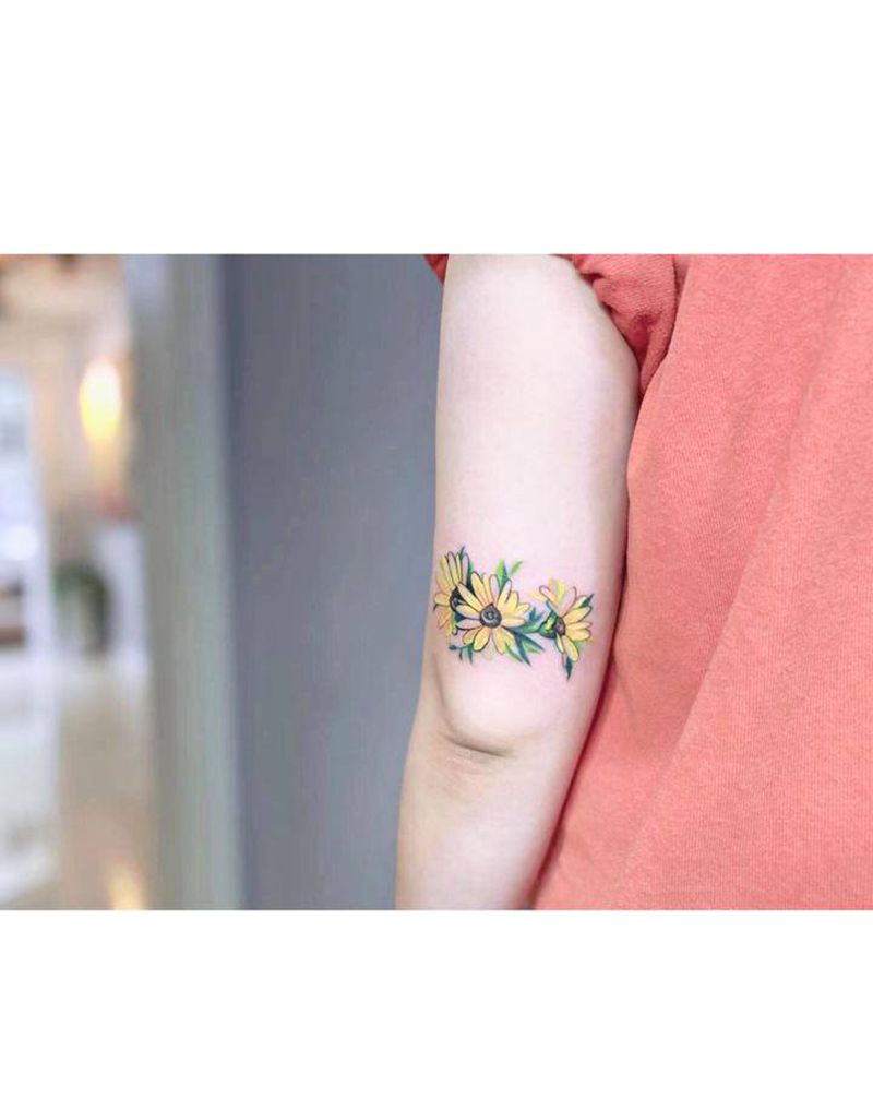 小雏菊纹身图片_手部手臂New School点刺雏菊向日葵小黄花纹身图案