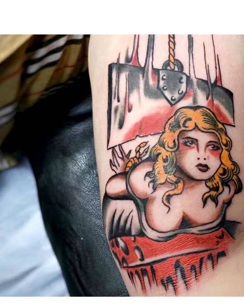 腰斩美女纹身图片_手臂手部Old School腰斩美女纹身图案