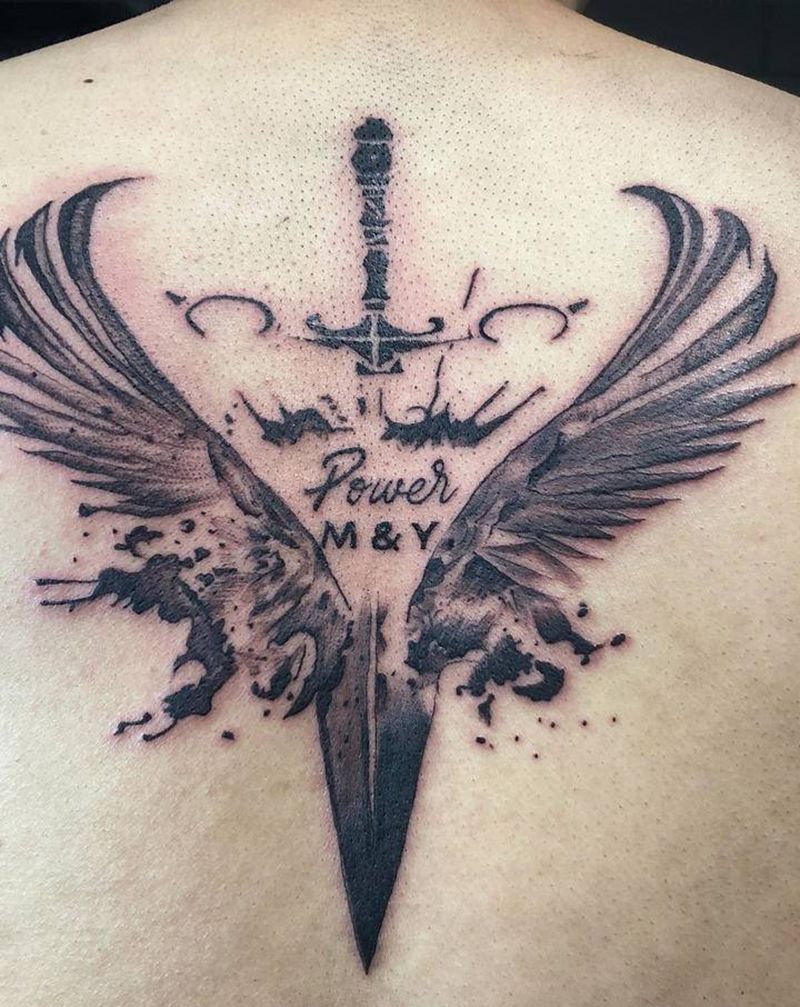 翅膀纹身图片_背部纹身图案