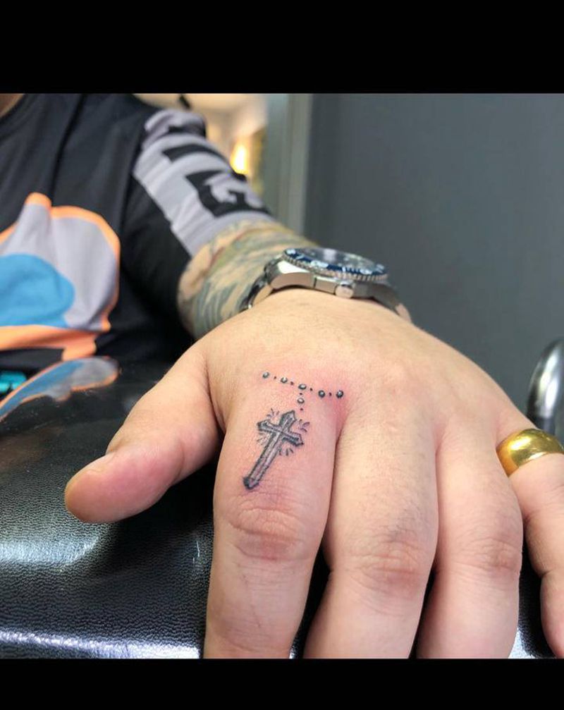 十字架纹身图片_手臂手部图腾几何十字架手指纹身图案