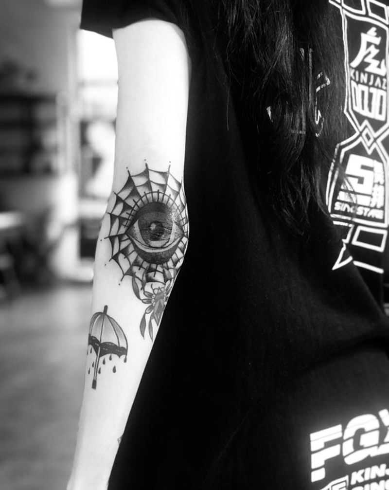 上帝之呀蜘蛛网纹身图片_Old School纹身图案