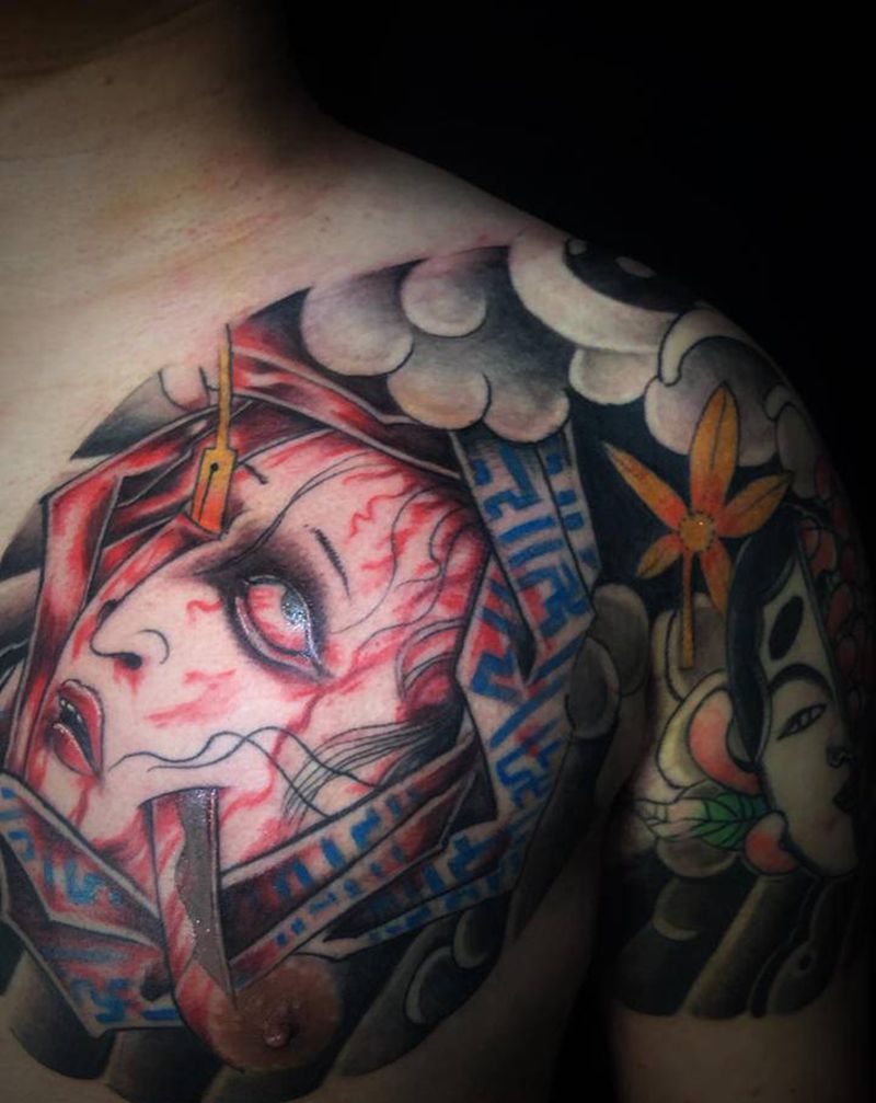 半胛纹身图片_胸部老传统纹身图案