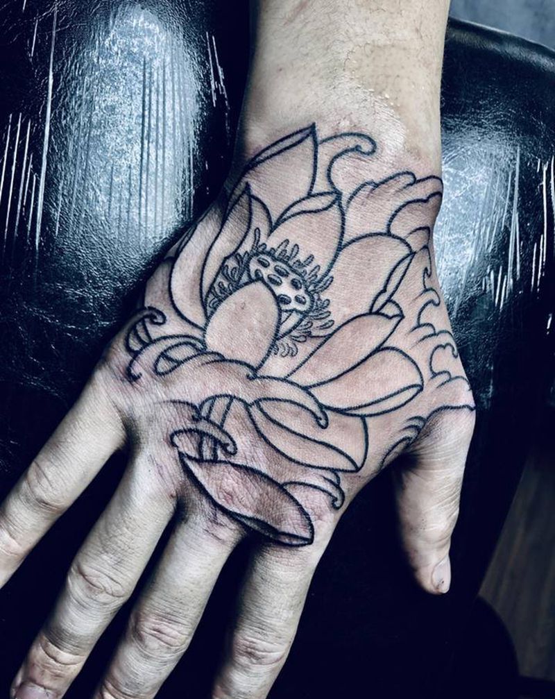 手背莲花纹身图片_手部新传统莲花荷花纹身图案
