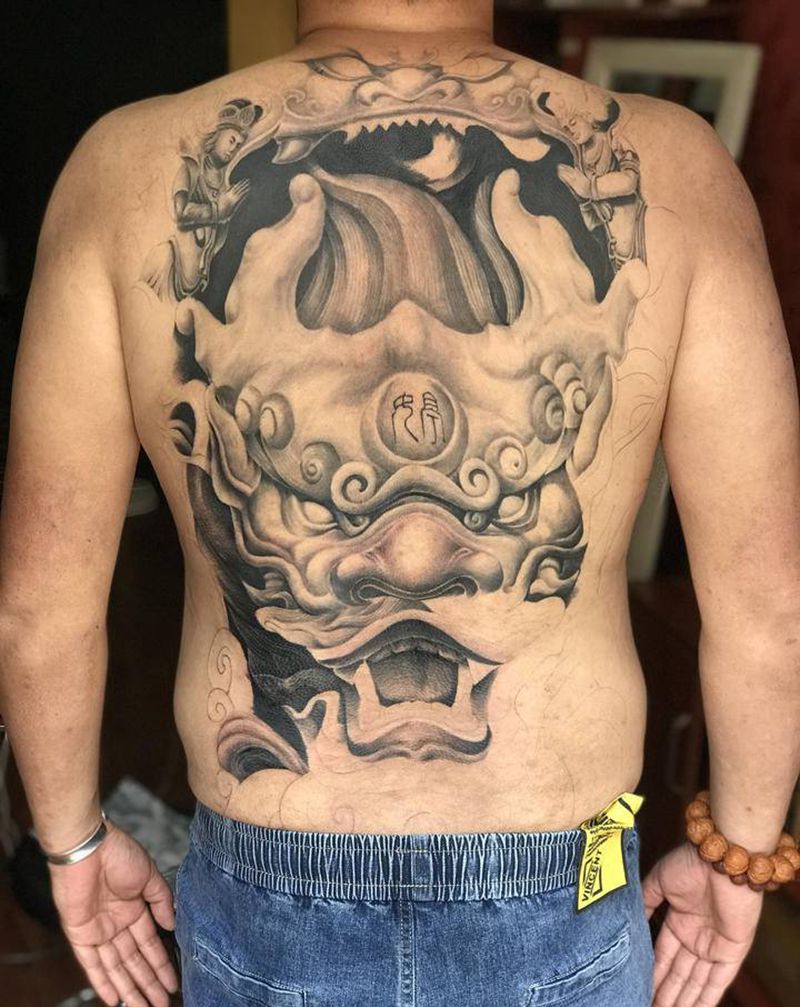 未完成纹身图片_背部欧美写实纹身图案