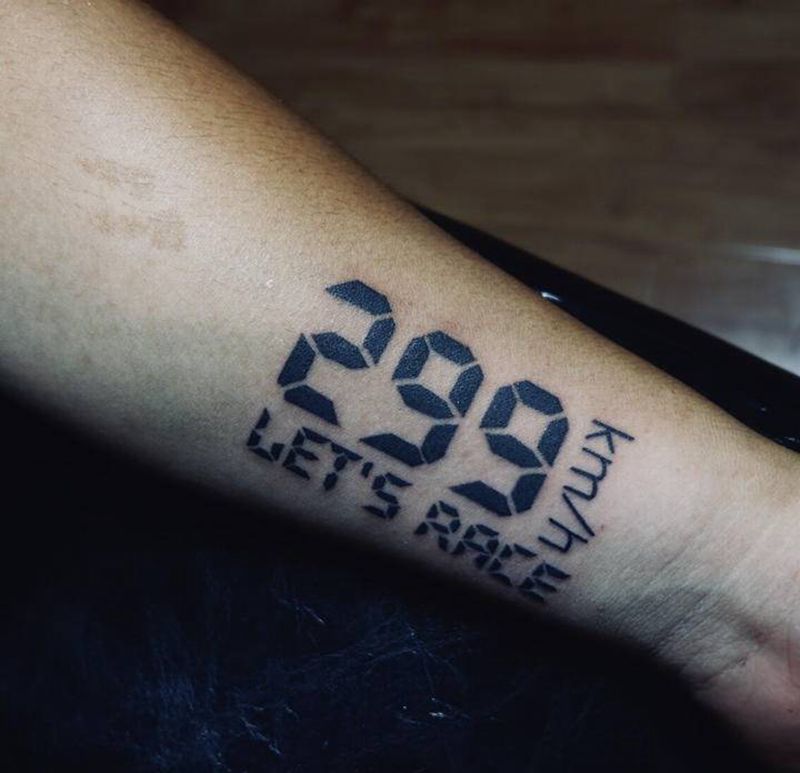 时速纹身图片_手臂图腾数字时速表299纹身图案