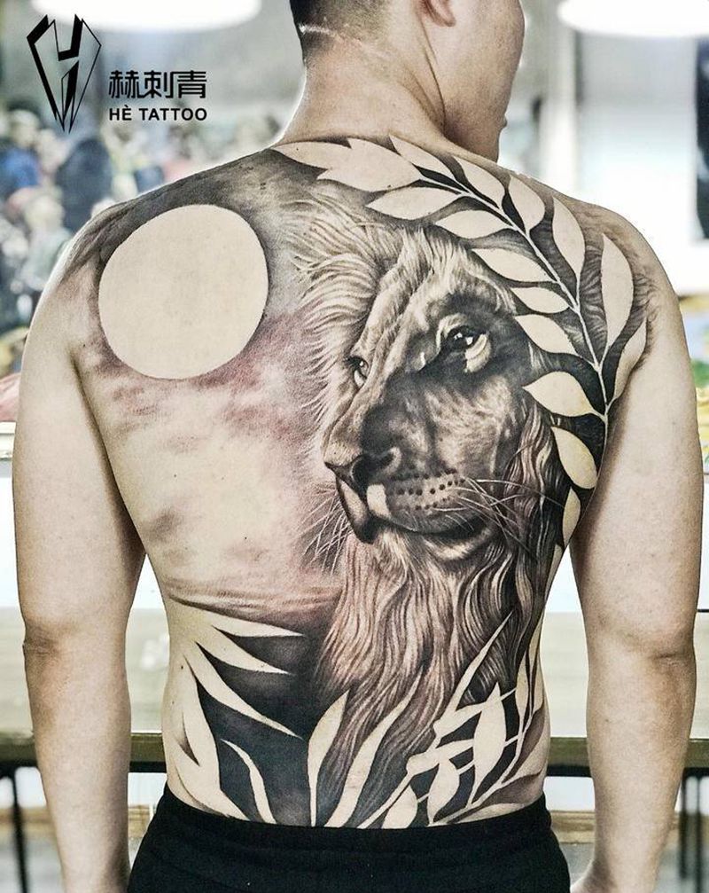 写实狮子纹身图片_背部欧美写实纹身图案