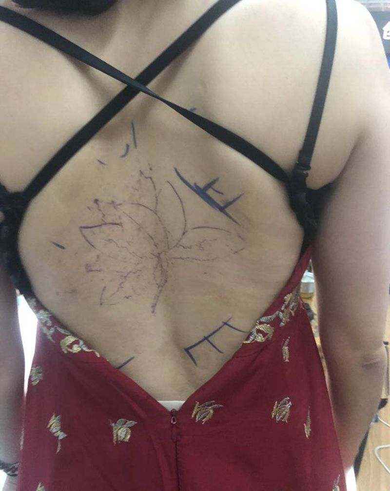 水墨荷花,盖斑点。纹身图片_背部纹身图案