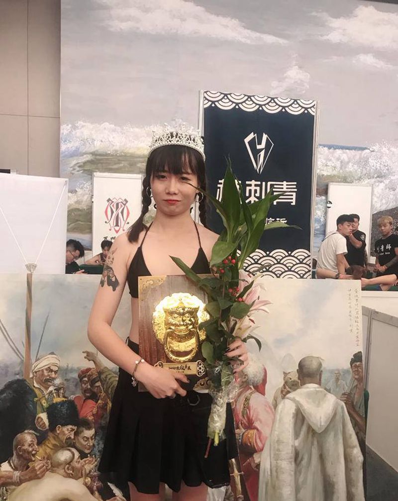 2019山东纹身展纹身女神冠军纹身图片_女神纹身图案