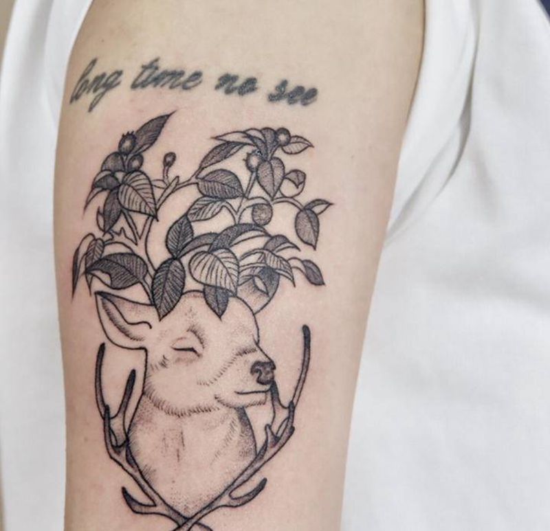 鹿纹身图片_手臂新传统鹿纹身图案