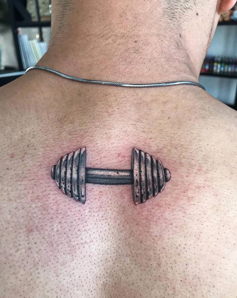 哑铃纹身图片_颈部欧美写实纹身图案