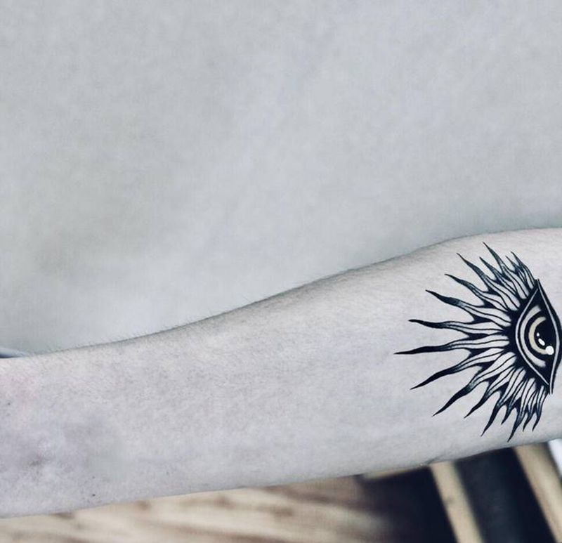 眼睛纹身图片_手臂Old School眼睛纹身图案