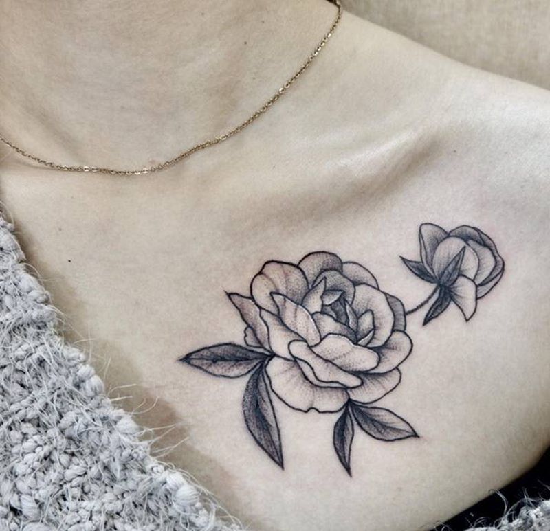 店内吉吉作品纹身图片_胸部点刺素花纹身图案