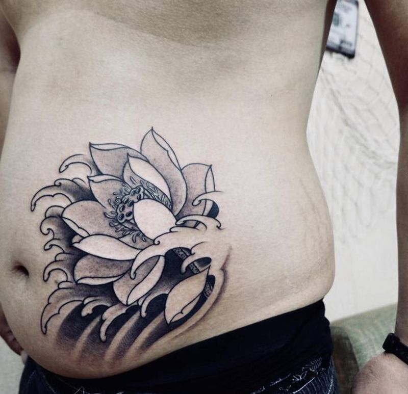 莲花遮盖胎记纹身图片_腹部新传统莲花纹身图案