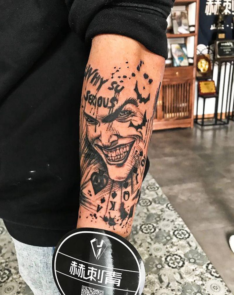 小丑纹身图片_手臂点刺纹身图案