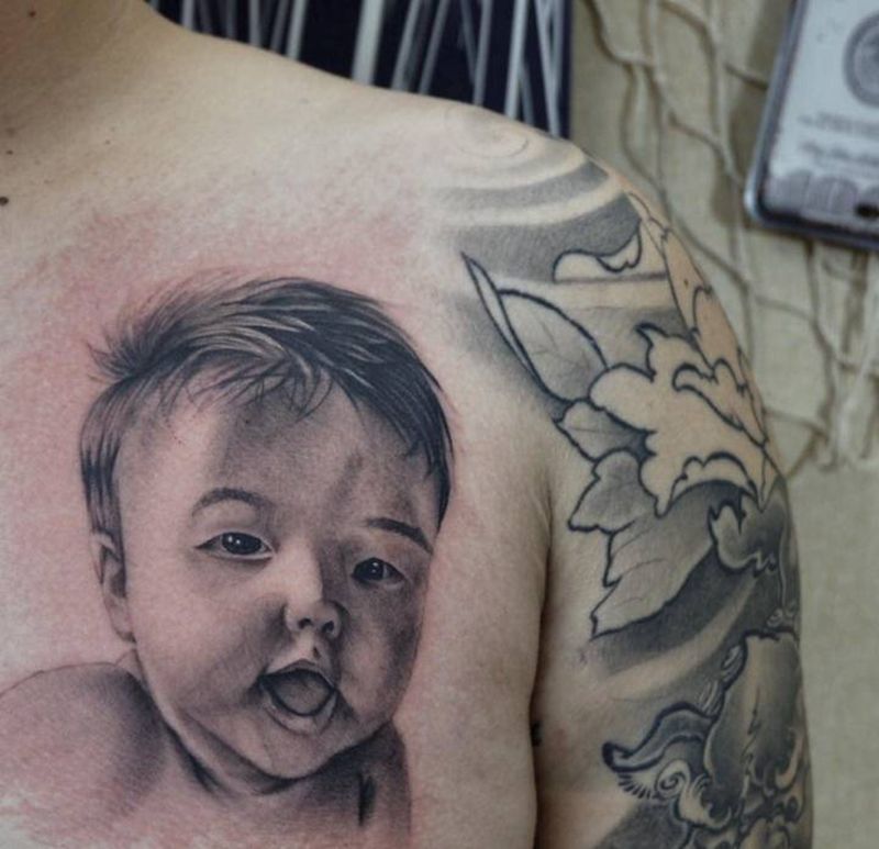 肖像纹身图片_胸部欧美写实肖像纹身图案