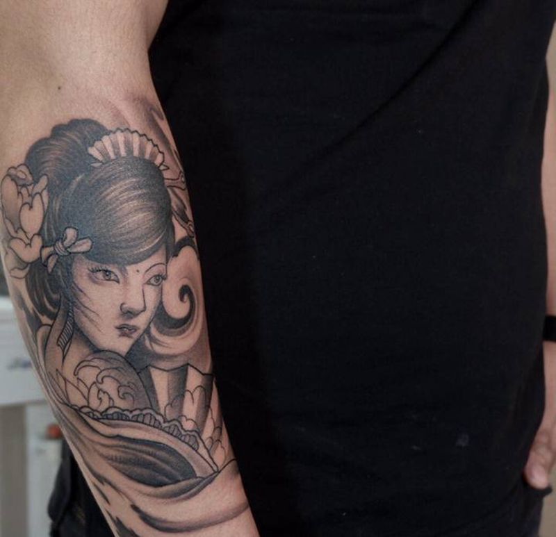 古典美女纹身图片_手臂新传统艺妓古典美女花旦纹身图案