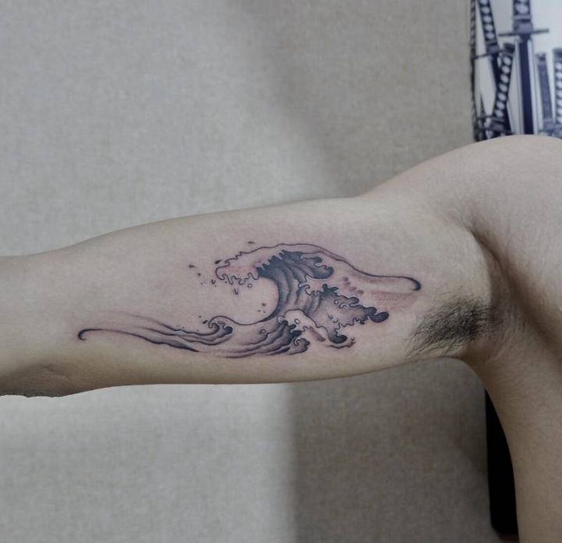 海浪纹身图片_手臂新传统水浪浪花纹身图案