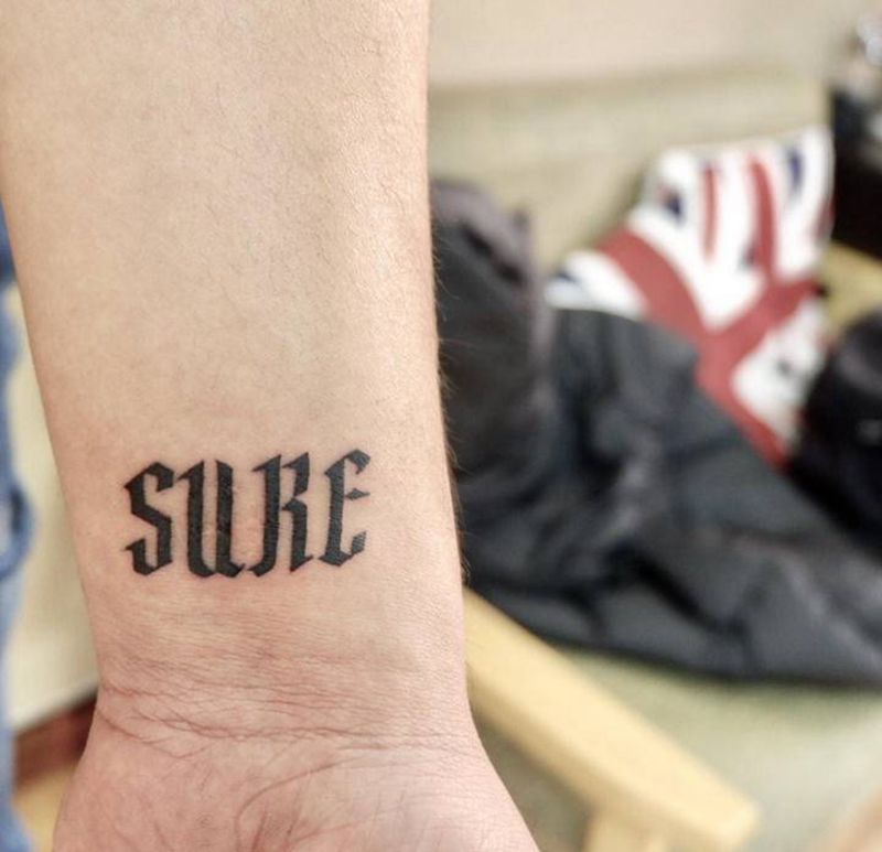 花体字纹身图片_手臂手部花体字纹身图案