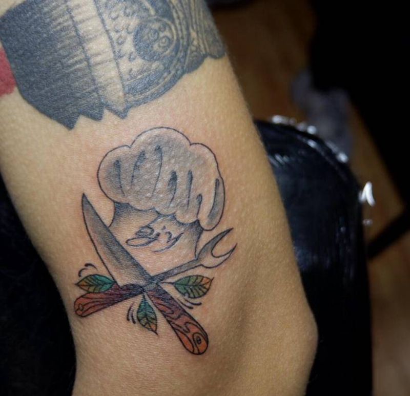 小图纹身图片_手臂花体字水彩纹身图案