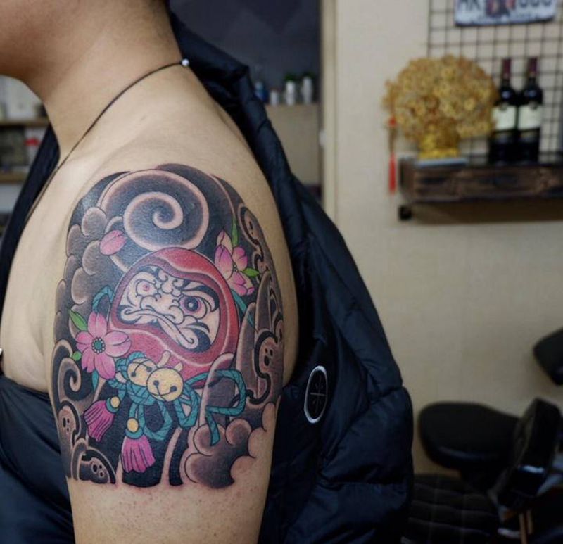 达摩蛋纹身图片_手臂老传统达摩蛋纹身图案