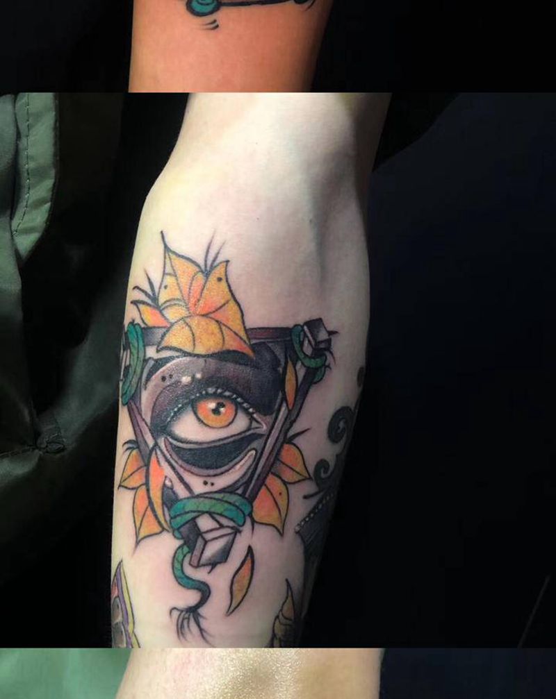 本店school风格纹身图片_颈部肩部Old SchoolNew School纹身图案