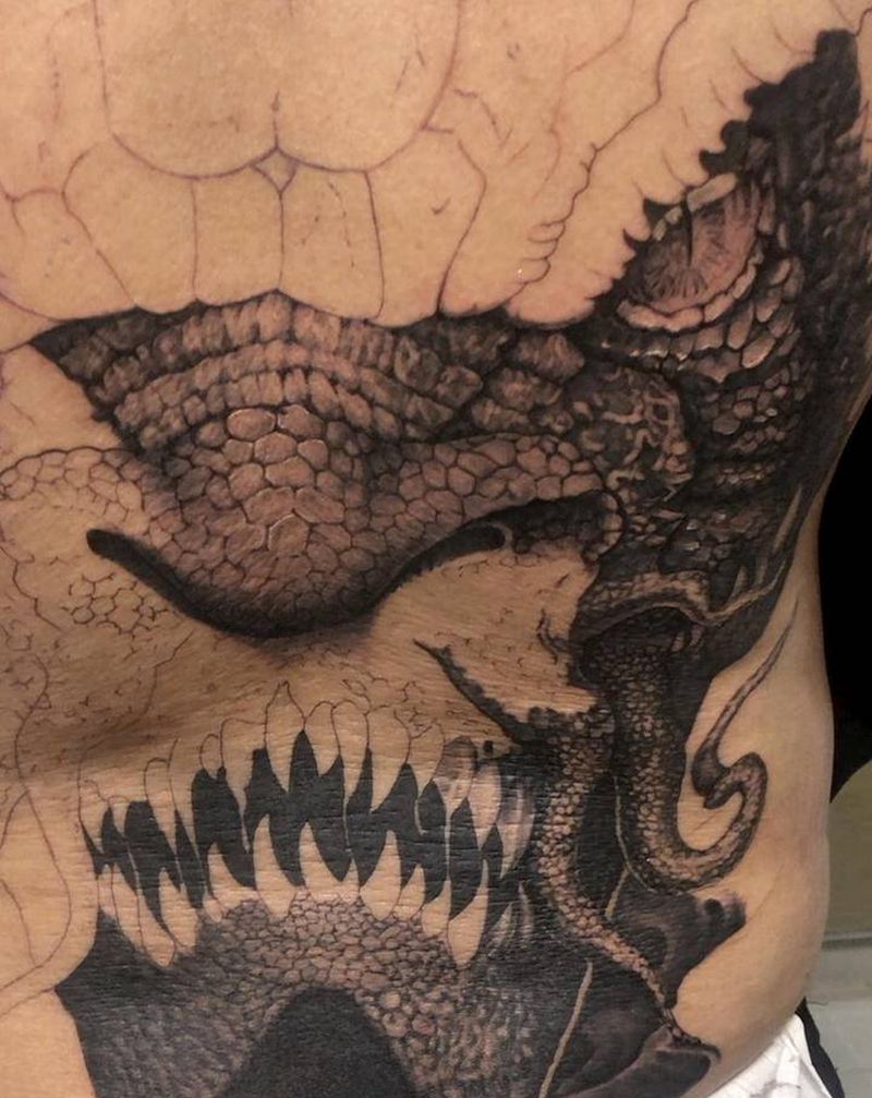 临摹岳老师的 龙威纹身图片_背部腰部欧美写实纹身图案