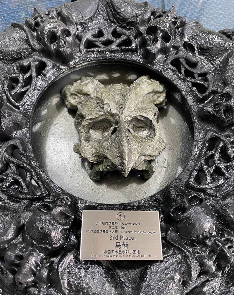 奖牌纹身图片_水墨欧美写实纹身图案