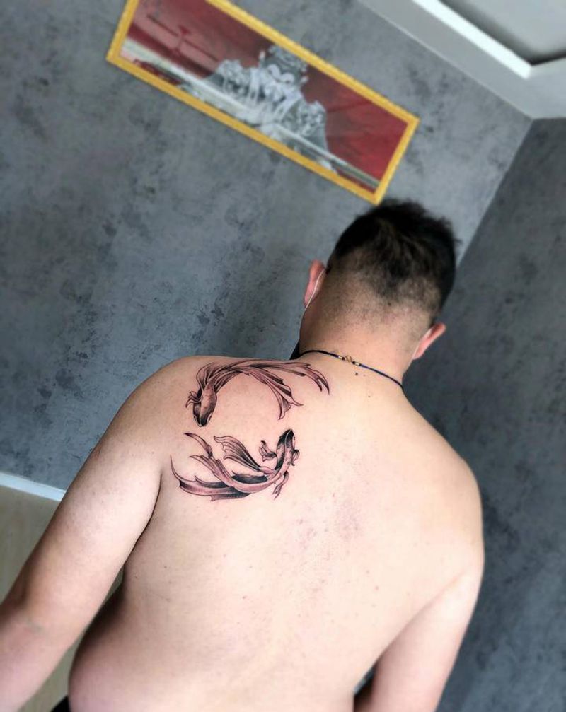 阴阳鱼纹身图片_背部新传统纹身图案